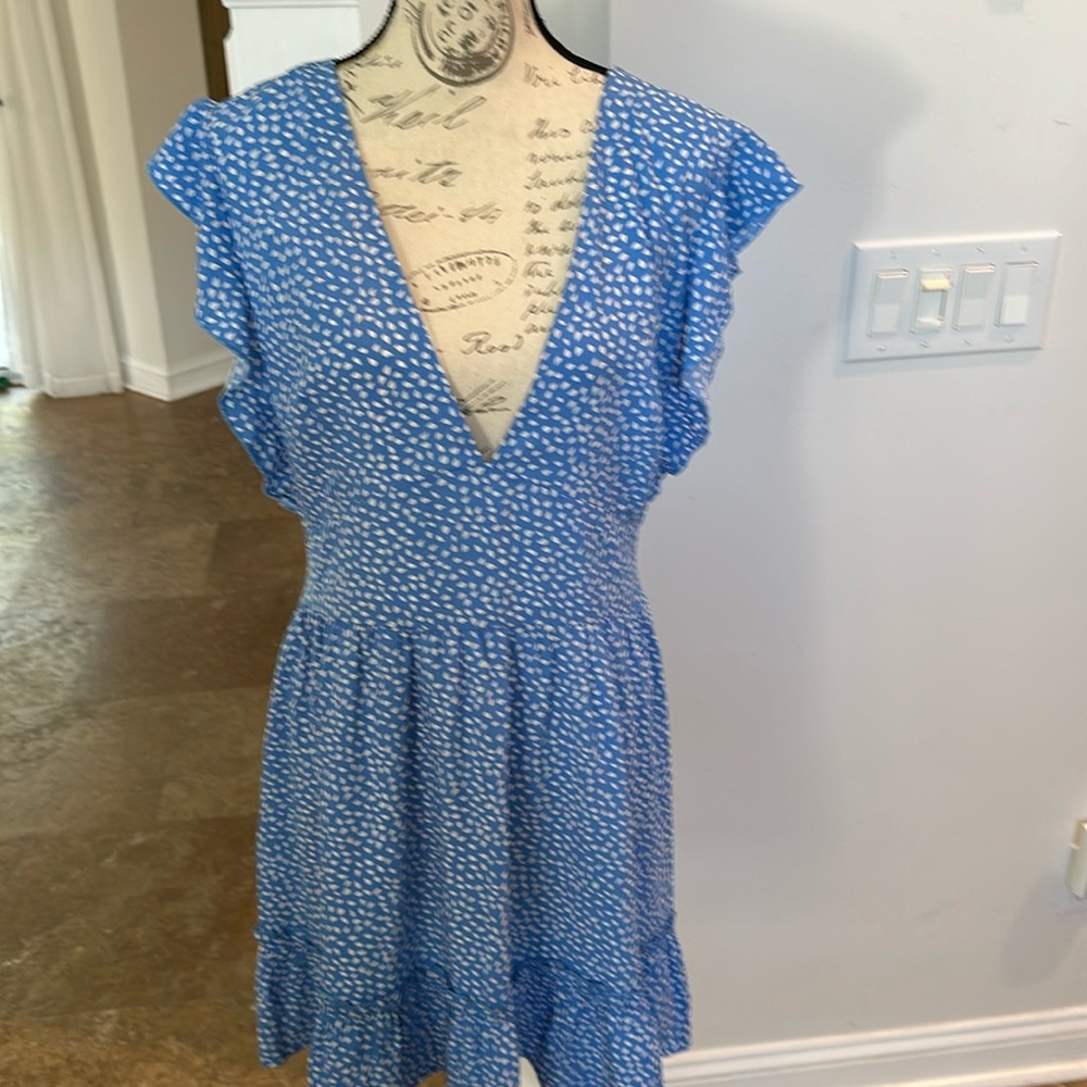 Beautiful blue with white teardrop dress. XXL